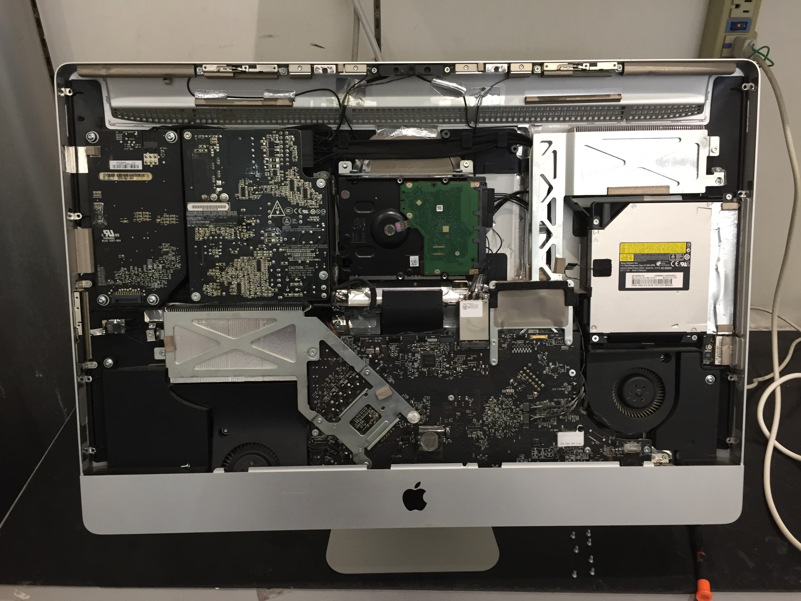 動作が遅い/SSD換装修理【iMac No.3】 | Mac修理アースト