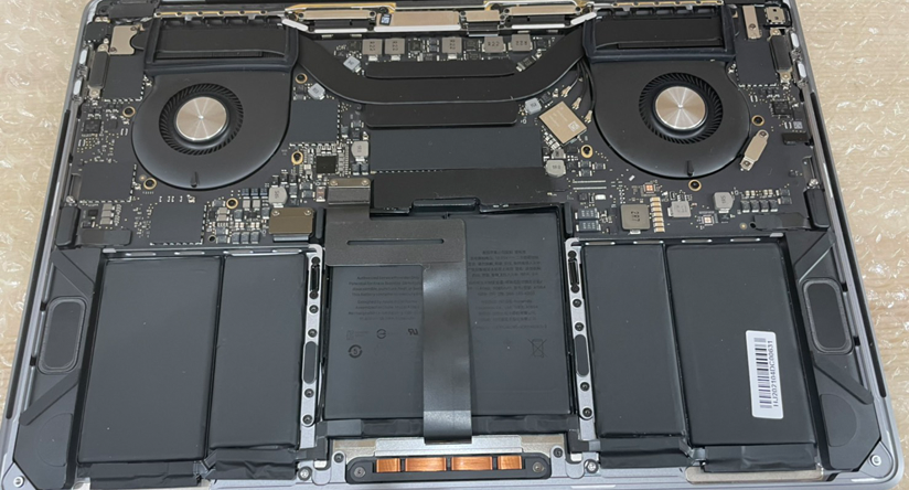MacBook Pro 2018 13inch バッテリー交換ほぼ新品
